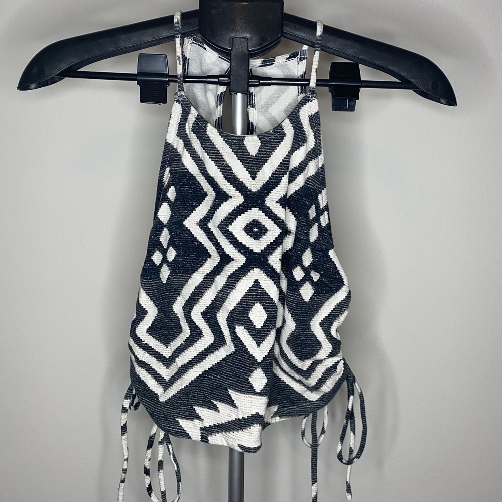 Black and white crop top Medium